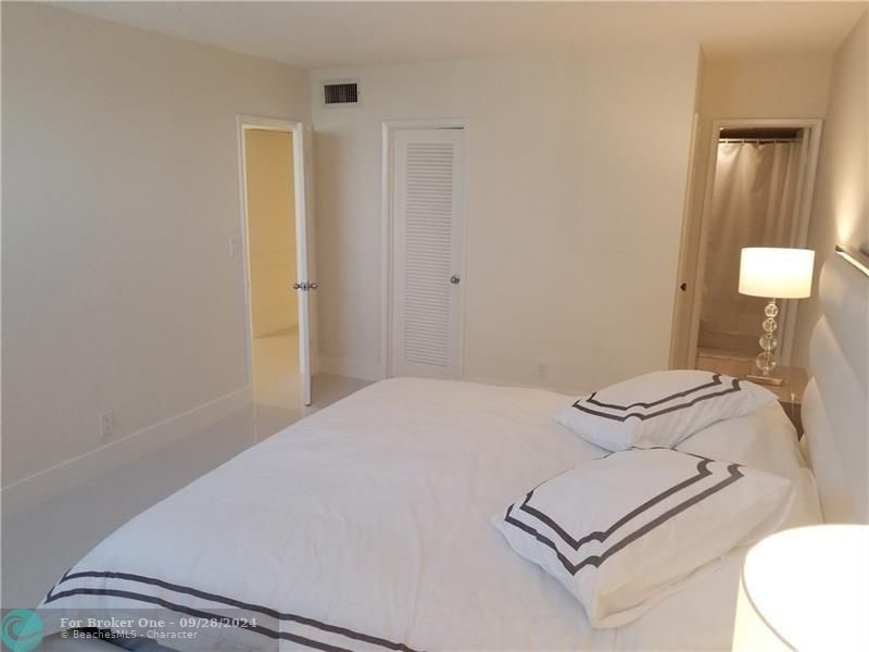 For Rent: $2,500 (1 beds, 1 baths, 819 Square Feet)