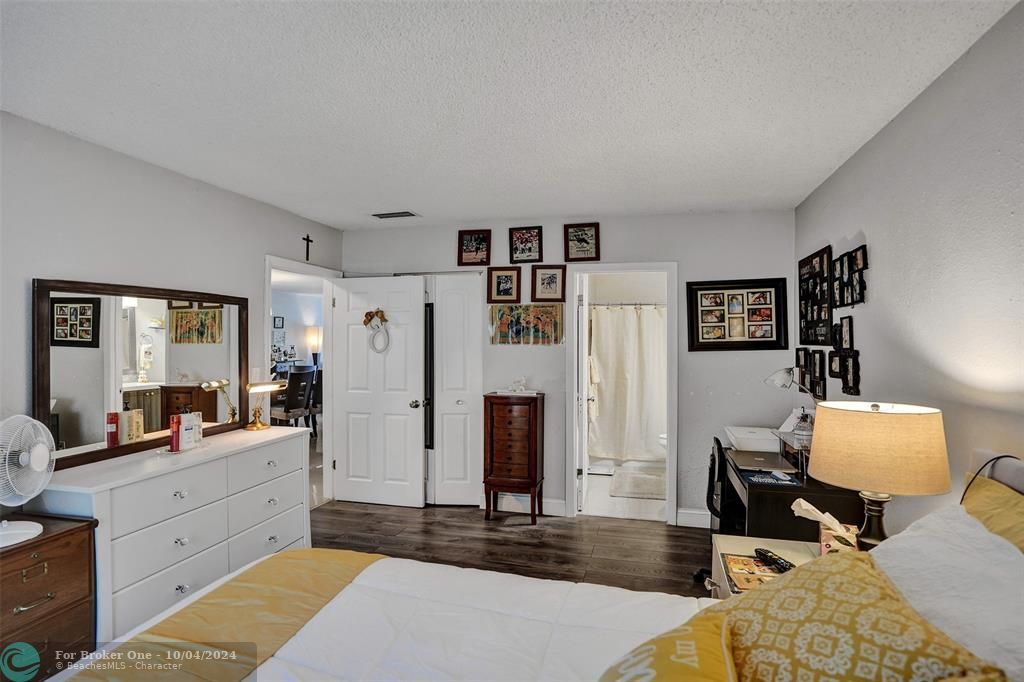 For Sale: $274,900 (2 beds, 2 baths, 1200 Square Feet)