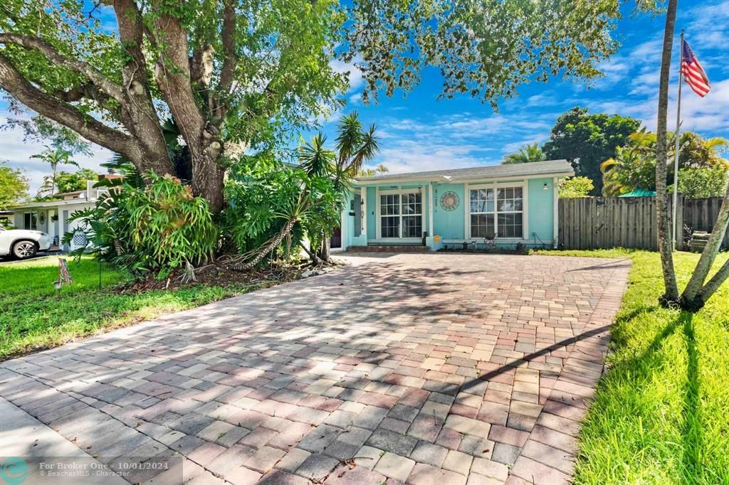 For Sale: $565,000 (3 beds, 2 baths, 1795 Square Feet)