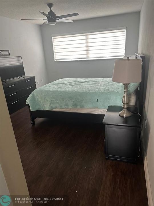 For Rent: $2,100 (1 beds, 1 baths, 806 Square Feet)