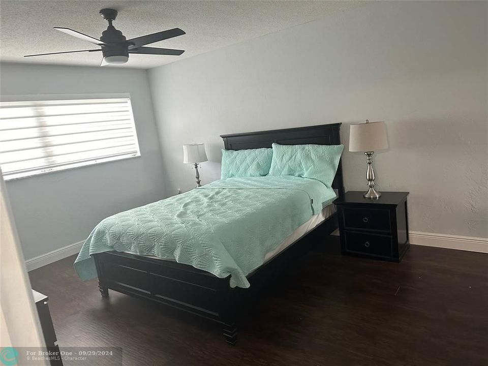 For Rent: $2,100 (1 beds, 1 baths, 806 Square Feet)