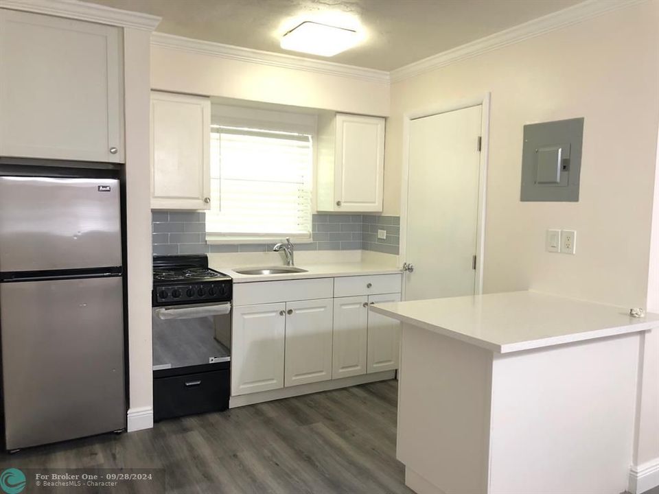 For Rent: $1,725 (1 beds, 1 baths, 600 Square Feet)