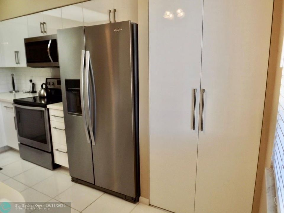 For Sale: $325,000 (2 beds, 2 baths, 1392 Square Feet)