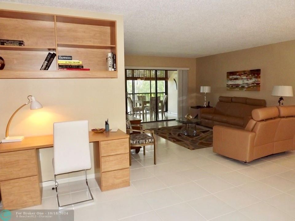 For Sale: $325,000 (2 beds, 2 baths, 1392 Square Feet)