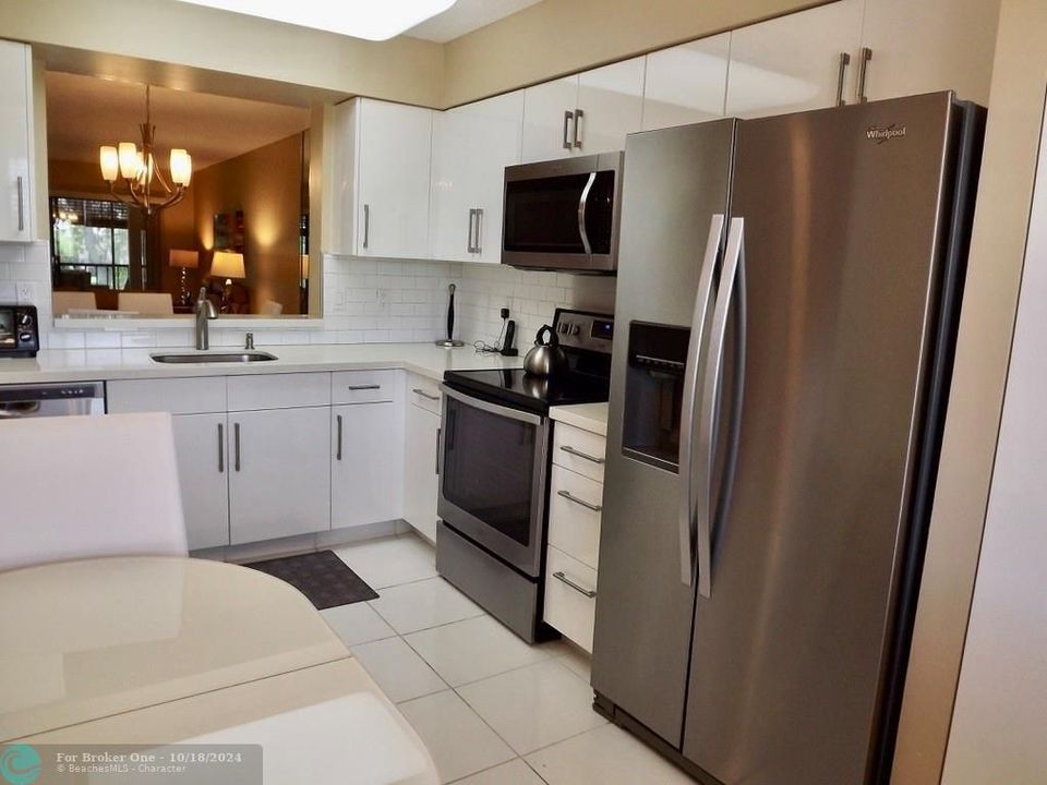 For Sale: $325,000 (2 beds, 2 baths, 1392 Square Feet)