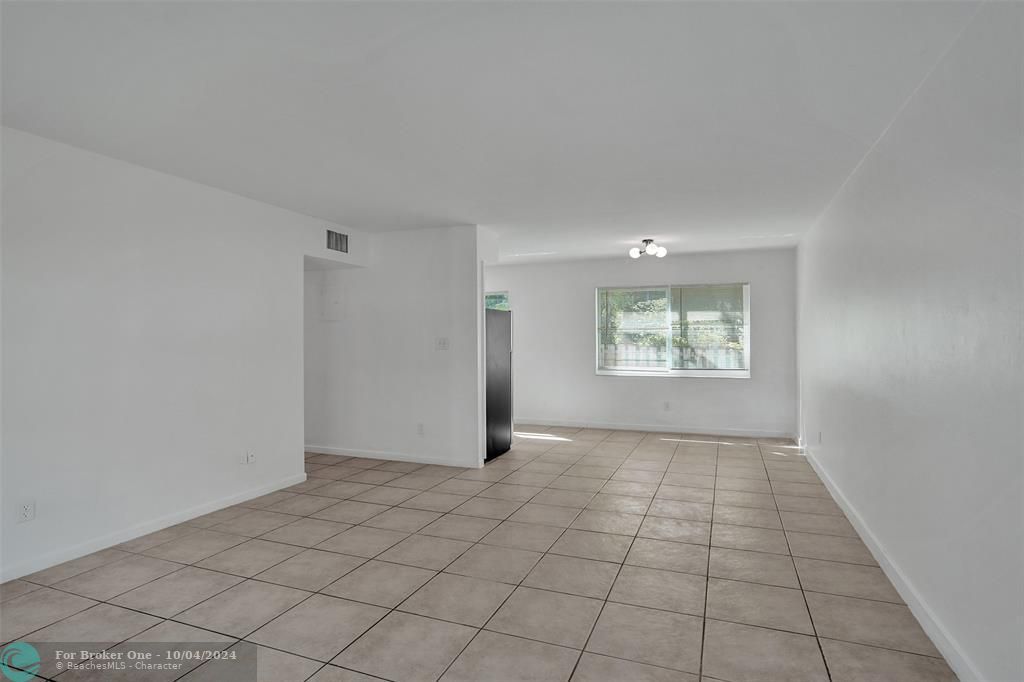 For Rent: $1,900 (1 beds, 1 baths, 656 Square Feet)