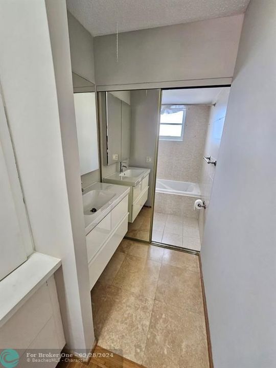 For Sale: $304,999 (1 beds, 1 baths, 850 Square Feet)