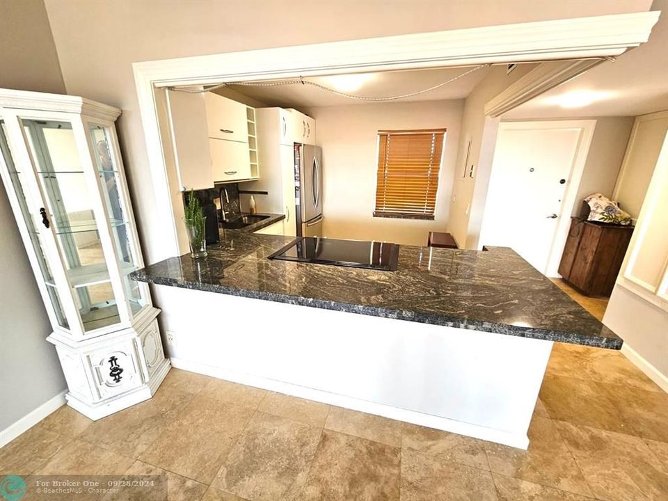 For Sale: $304,999 (1 beds, 1 baths, 850 Square Feet)