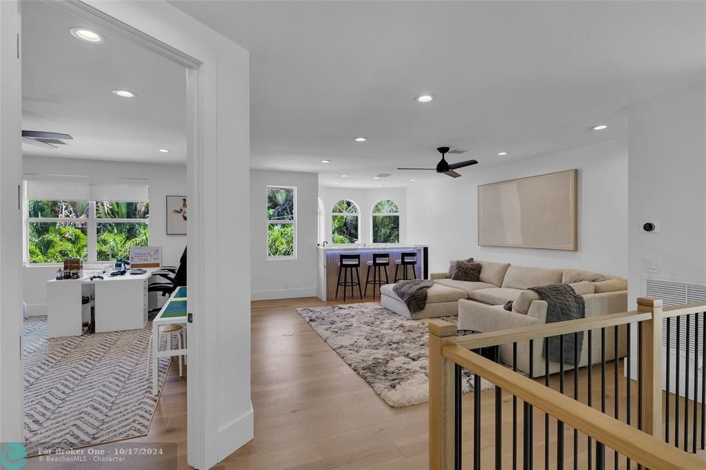 Active With Contract: $3,595,000 (6 beds, 4 baths, 4213 Square Feet)