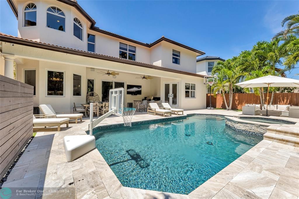 For Sale: $3,595,000 (6 beds, 4 baths, 4213 Square Feet)