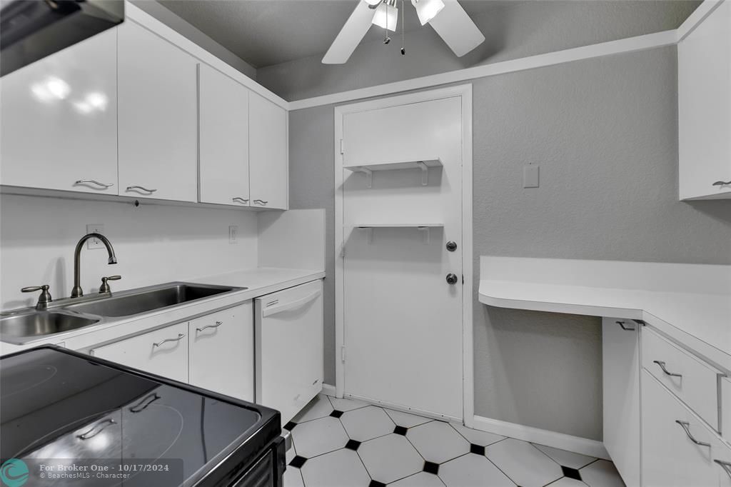 For Sale: $224,990 (2 beds, 1 baths, 875 Square Feet)