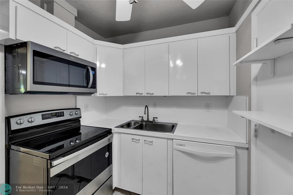 For Sale: $224,990 (2 beds, 1 baths, 875 Square Feet)