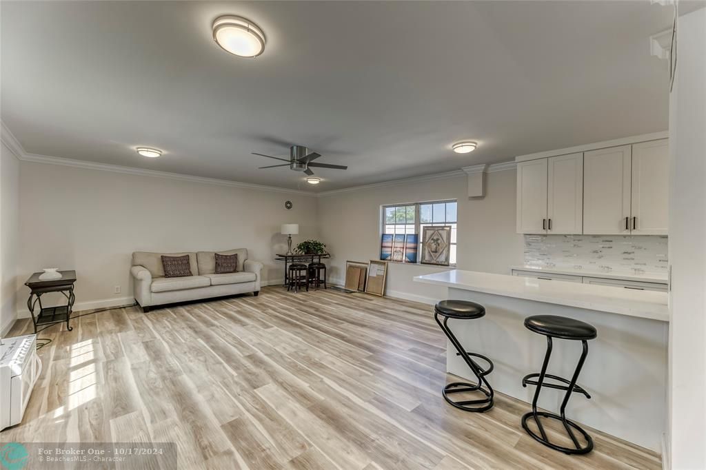 For Sale: $224,990 (2 beds, 1 baths, 875 Square Feet)