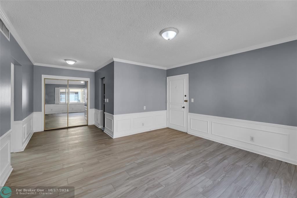 For Sale: $224,990 (2 beds, 1 baths, 875 Square Feet)