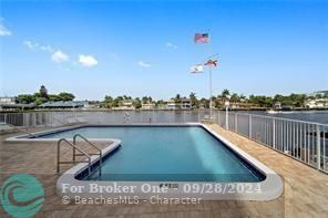 For Sale: $600,000 (2 beds, 2 baths, 1400 Square Feet)