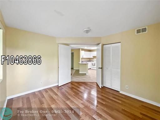 For Rent: $1,900 (2 beds, 1 baths, 1035 Square Feet)