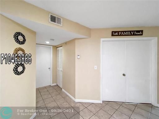 For Rent: $1,900 (2 beds, 1 baths, 1035 Square Feet)