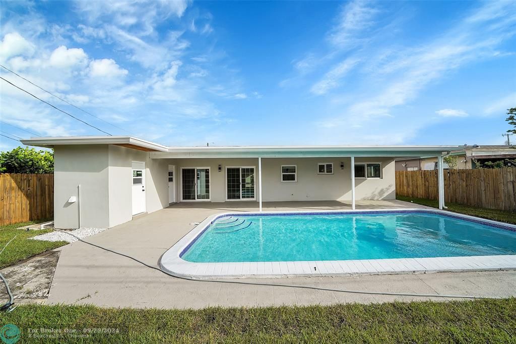 For Sale: $549,900 (3 beds, 2 baths, 1296 Square Feet)