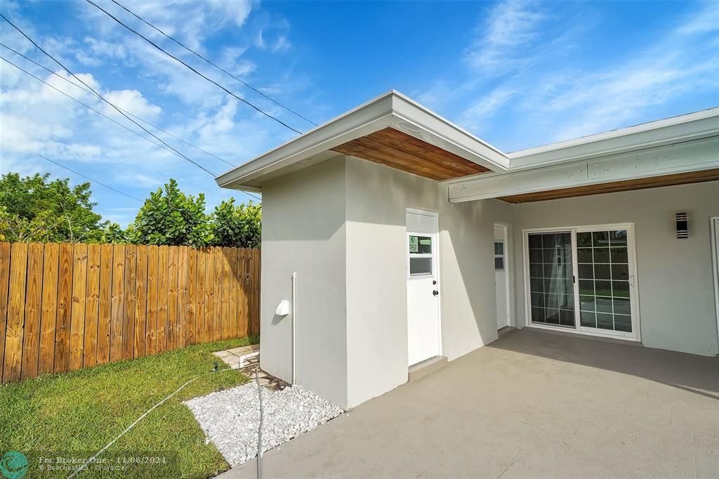 For Sale: $549,900 (3 beds, 2 baths, 1296 Square Feet)