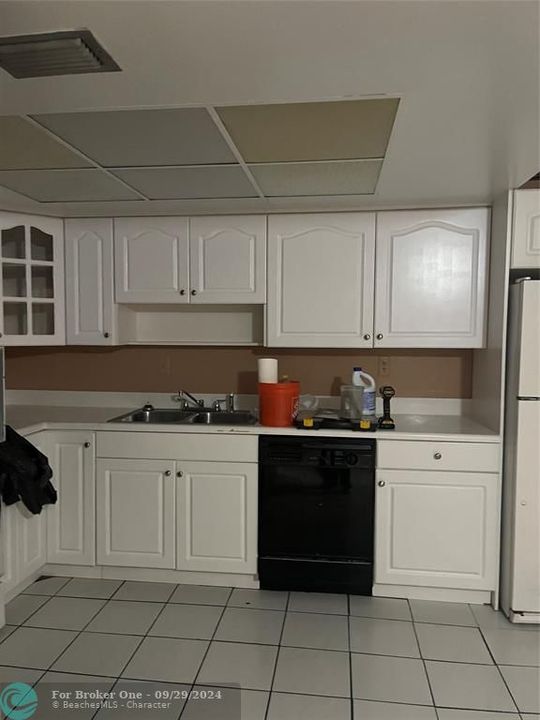 For Sale: $330,000 (2 beds, 2 baths, 1800 Square Feet)