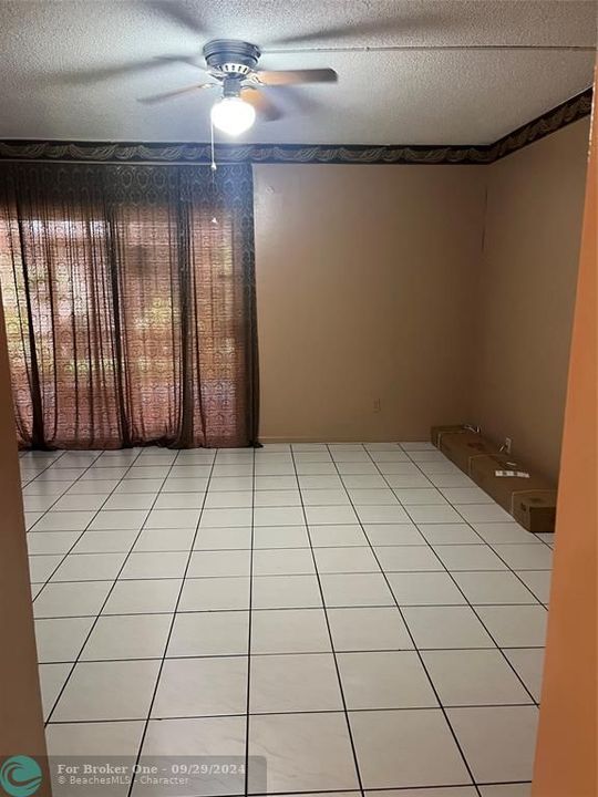 En Venta: $330,000 (2 camas, 2 baños, 1800 Pies cuadrados)