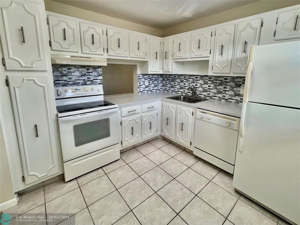 For Sale: $226,500 (2 beds, 2 baths, 1179 Square Feet)