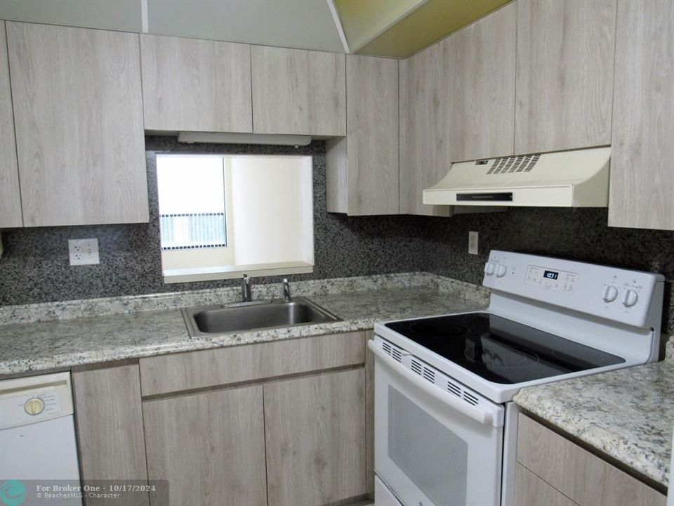 For Sale: $190,000 (2 beds, 2 baths, 1032 Square Feet)