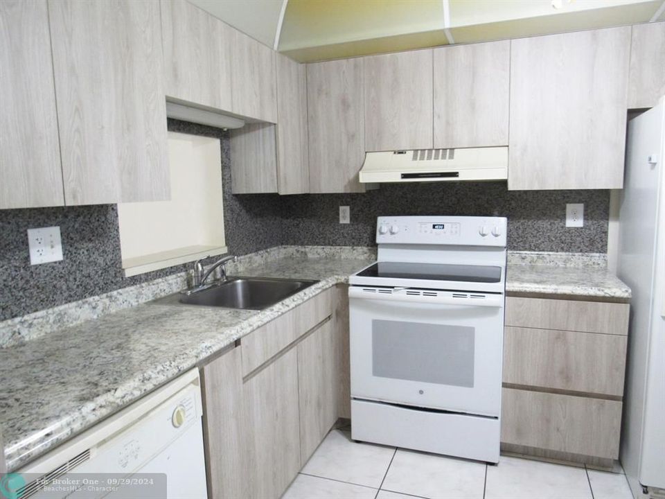 For Sale: $190,000 (2 beds, 2 baths, 1032 Square Feet)