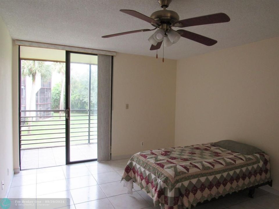 For Sale: $190,000 (2 beds, 2 baths, 1032 Square Feet)