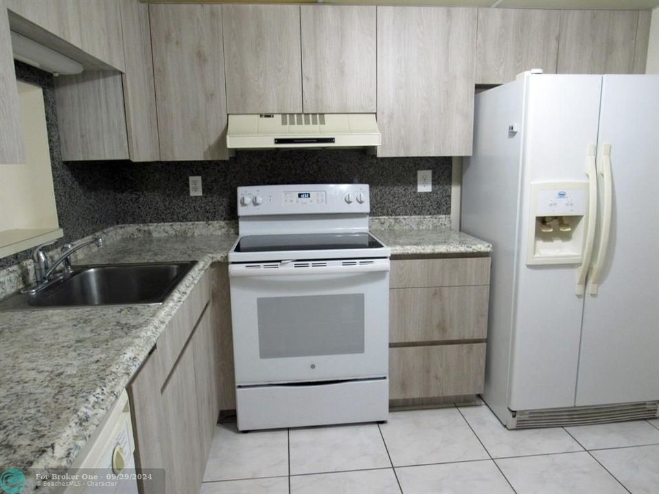 For Sale: $190,000 (2 beds, 2 baths, 1032 Square Feet)