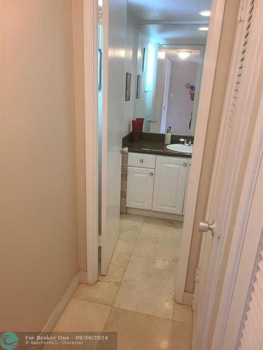 For Rent: $1,700 (1 beds, 1 baths, 960 Square Feet)