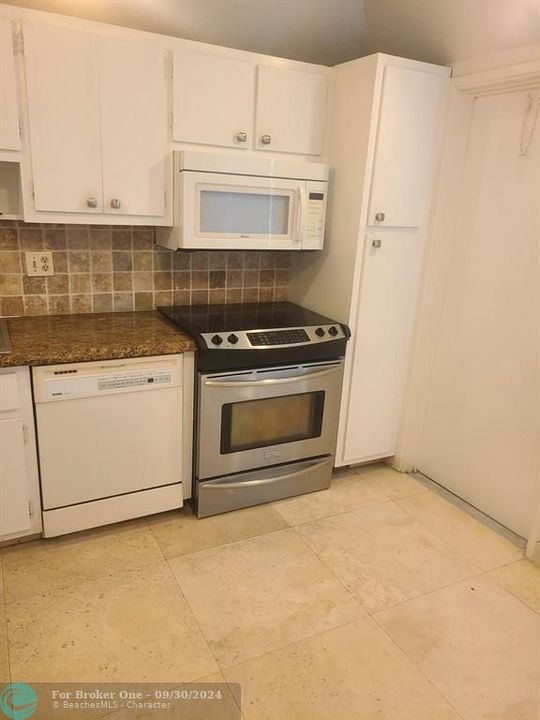 For Rent: $1,700 (1 beds, 1 baths, 960 Square Feet)