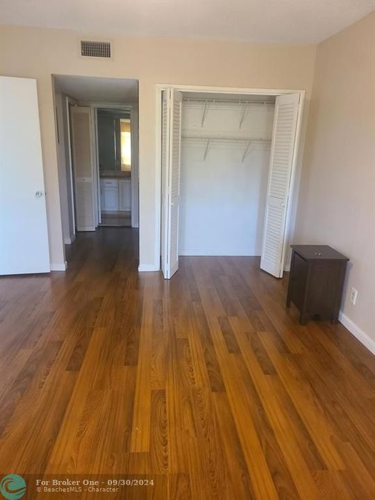 For Rent: $1,700 (1 beds, 1 baths, 960 Square Feet)