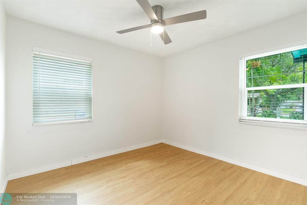 For Rent: $3,000 (2 beds, 1 baths, 988 Square Feet)