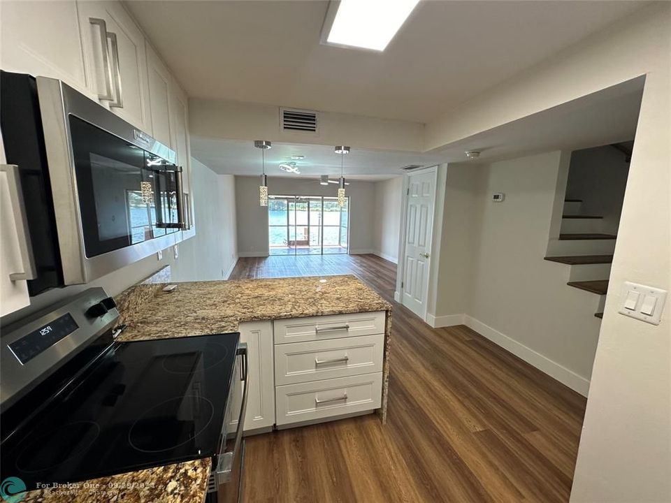 For Sale: $295,000 (2 beds, 2 baths, 1120 Square Feet)