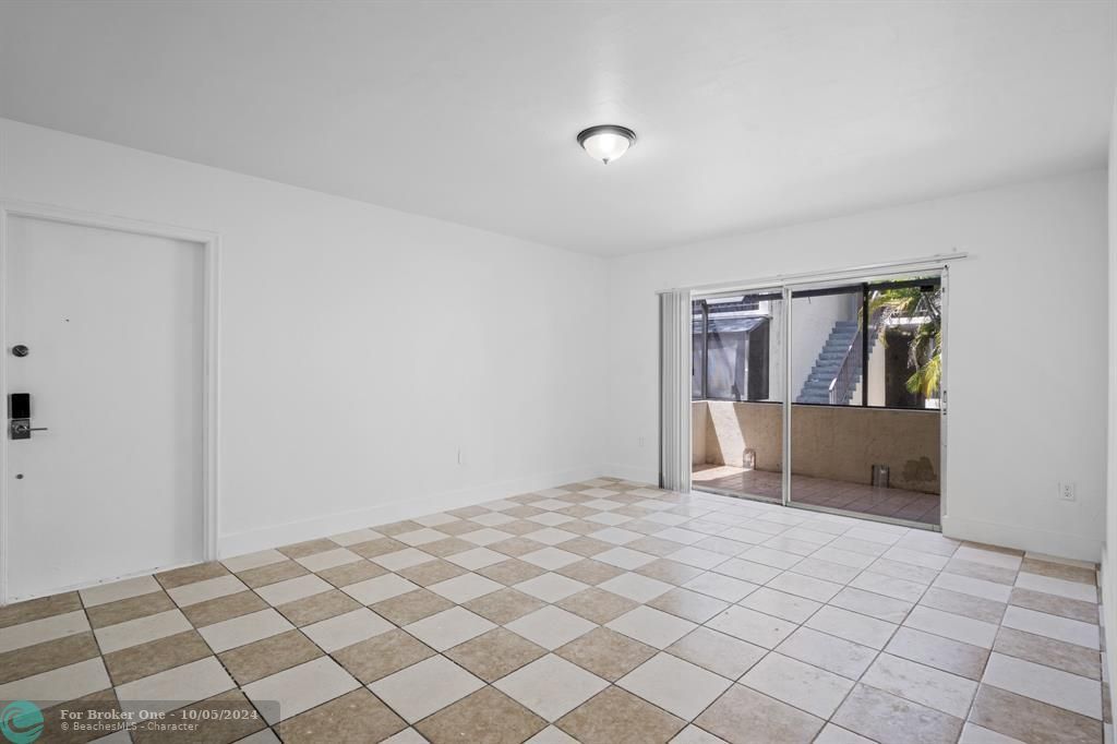 Active With Contract: $2,300 (2 beds, 1 baths, 840 Square Feet)