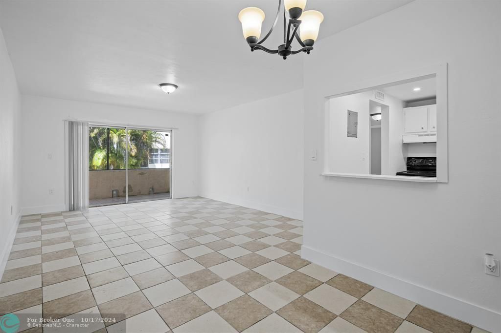 Active With Contract: $2,300 (2 beds, 1 baths, 840 Square Feet)