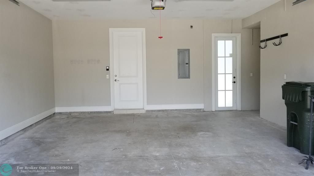 For Rent: $3,900 (3 beds, 2 baths, 2315 Square Feet)