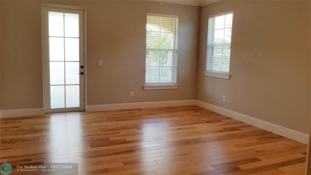 For Rent: $3,900 (3 beds, 2 baths, 2315 Square Feet)