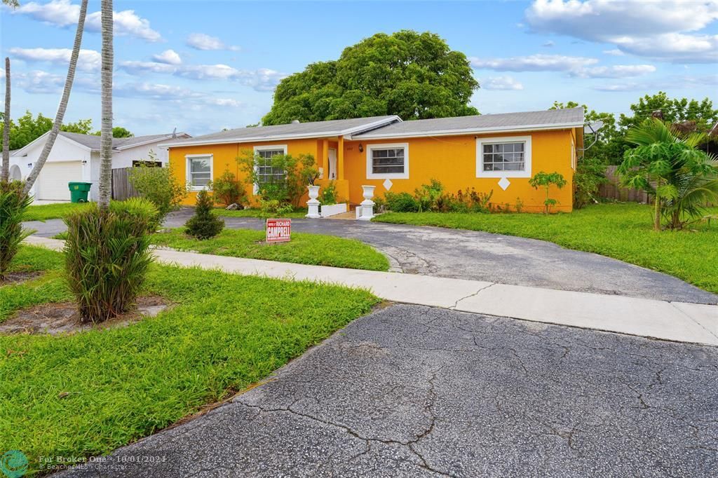 For Sale: $495,000 (3 beds, 2 baths, 1895 Square Feet)