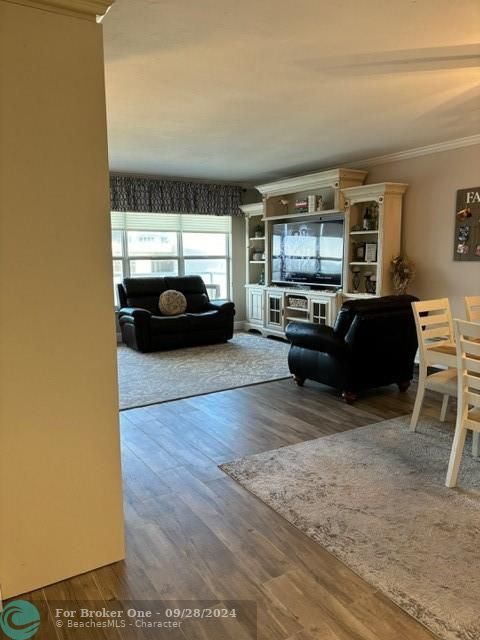 For Rent: $3,800 (1 beds, 1 baths, 1187 Square Feet)