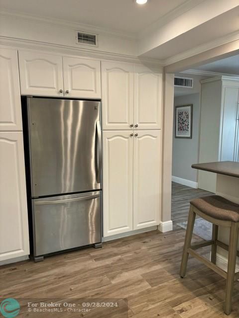 For Rent: $3,800 (1 beds, 1 baths, 1187 Square Feet)