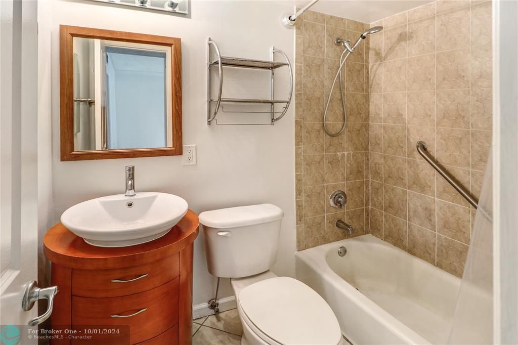 For Sale: $269,500 (2 beds, 1 baths, 614 Square Feet)