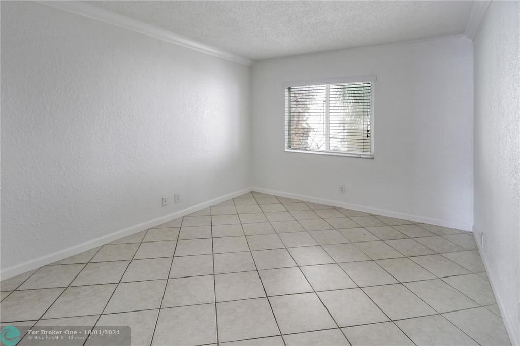 For Sale: $269,500 (2 beds, 1 baths, 614 Square Feet)