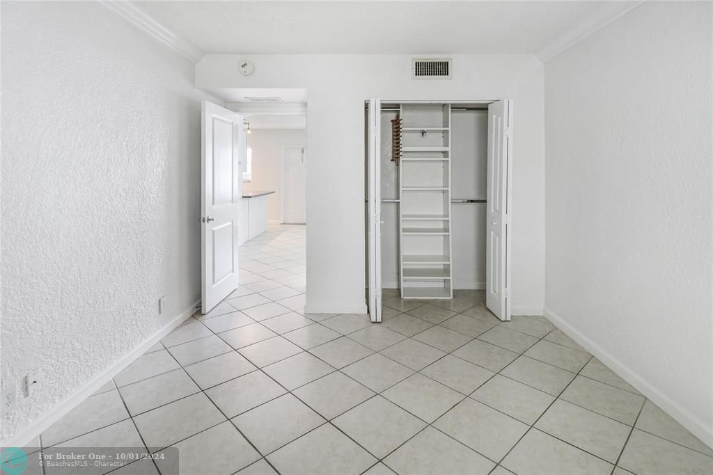 For Sale: $269,500 (2 beds, 1 baths, 614 Square Feet)