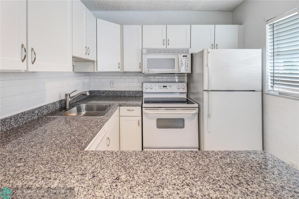 For Sale: $269,500 (2 beds, 1 baths, 614 Square Feet)