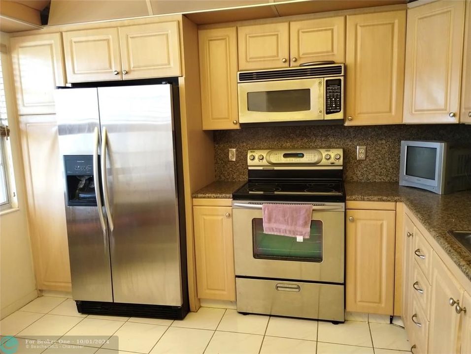 For Sale: $145,000 (2 beds, 2 baths, 1162 Square Feet)