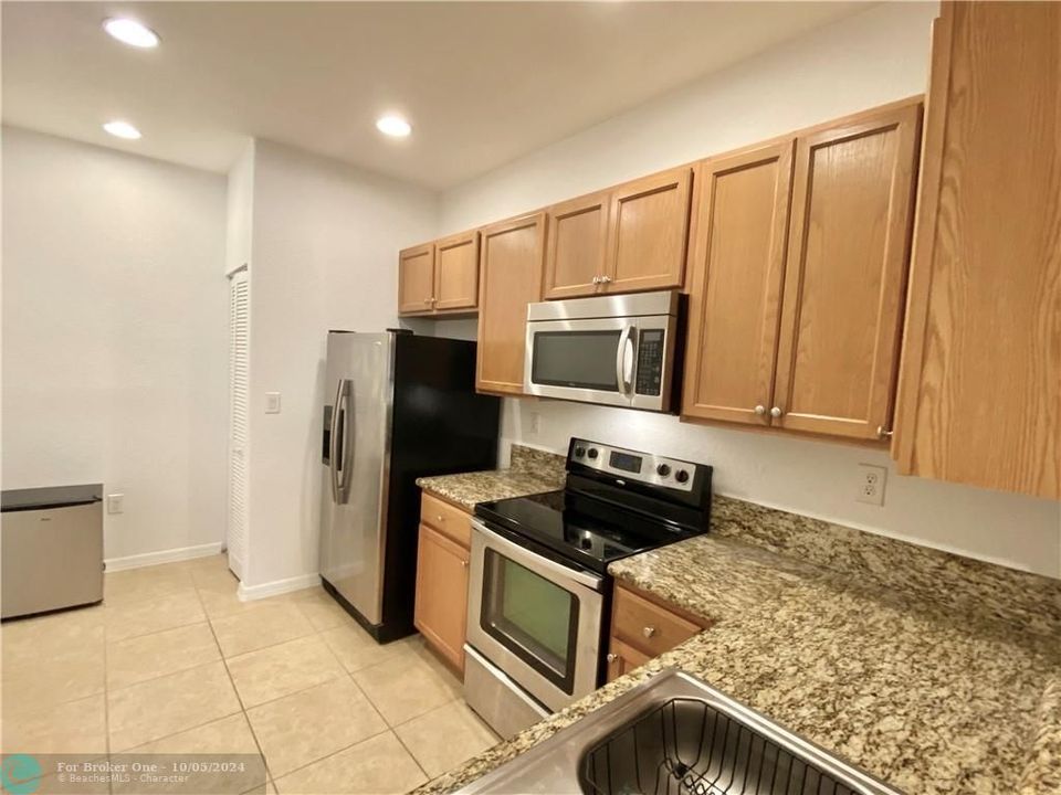 For Rent: $2,200 (2 beds, 2 baths, 1144 Square Feet)