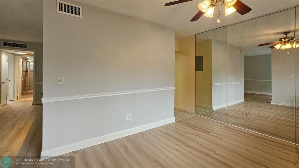 For Rent: $2,200 (2 beds, 2 baths, 965 Square Feet)