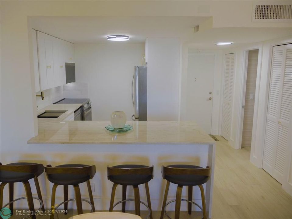 En Venta: $410,000 (1 camas, 2 baños, 840 Pies cuadrados)